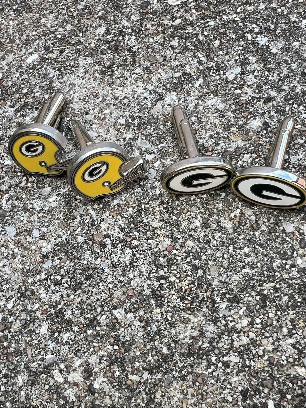 👗Green Bay Packers Cufflink Set with Team Helmet and Oval Logo